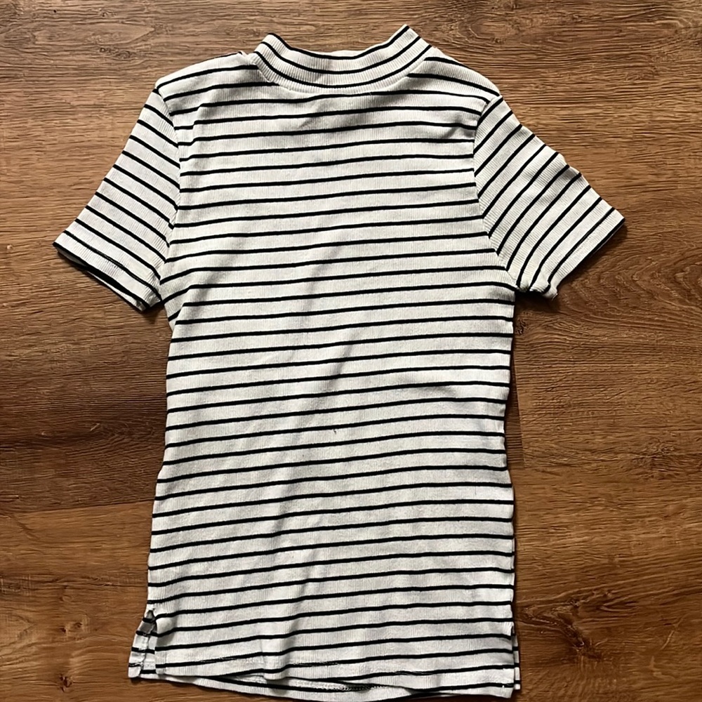 Cute ribbed, striped mock neck short sleeve tee